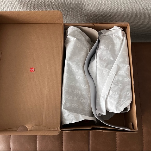 BNWT! UGG Tazz platform in Chestnut - Picture 3 of 12